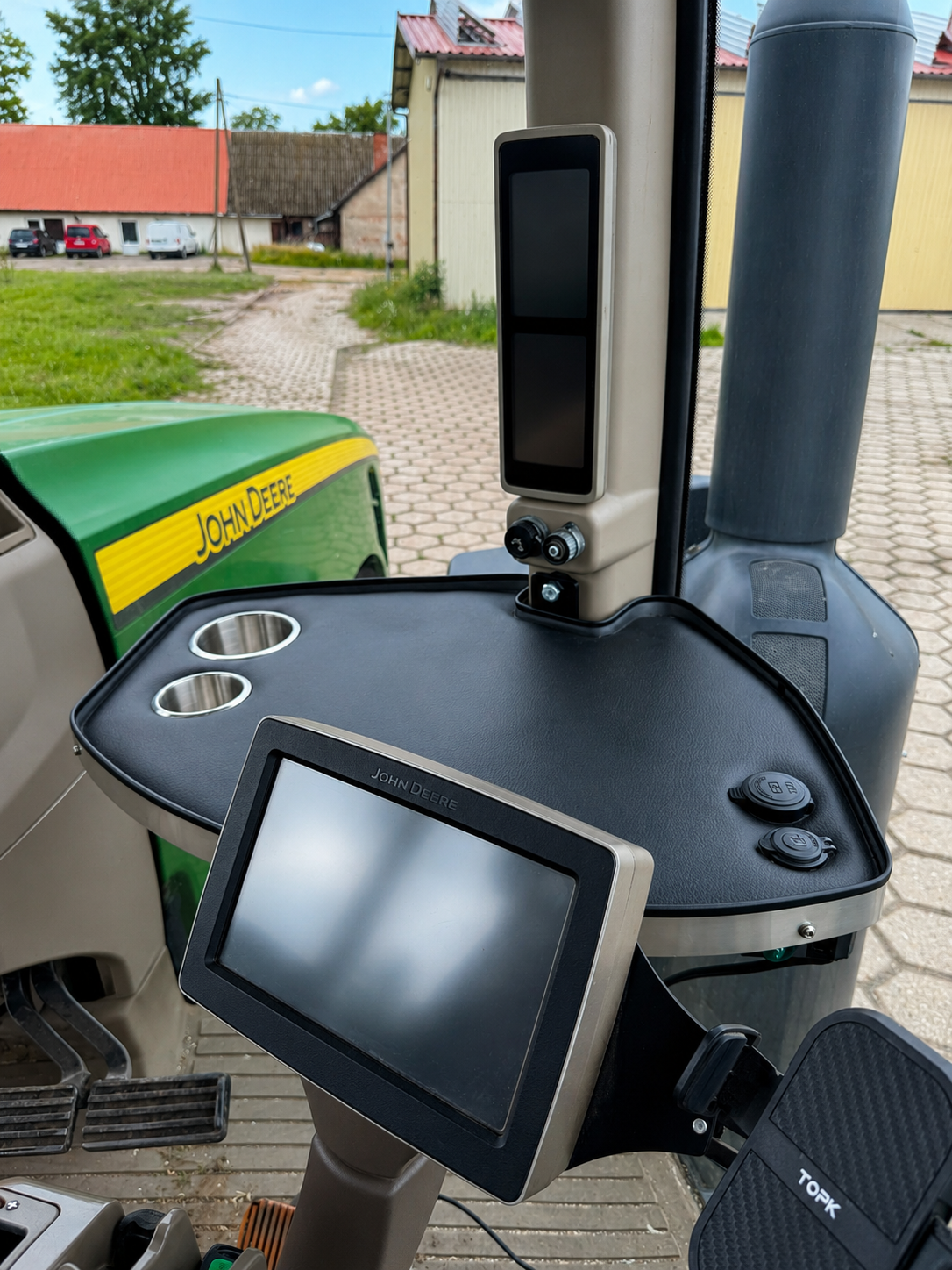 8R 7R AgriShelf