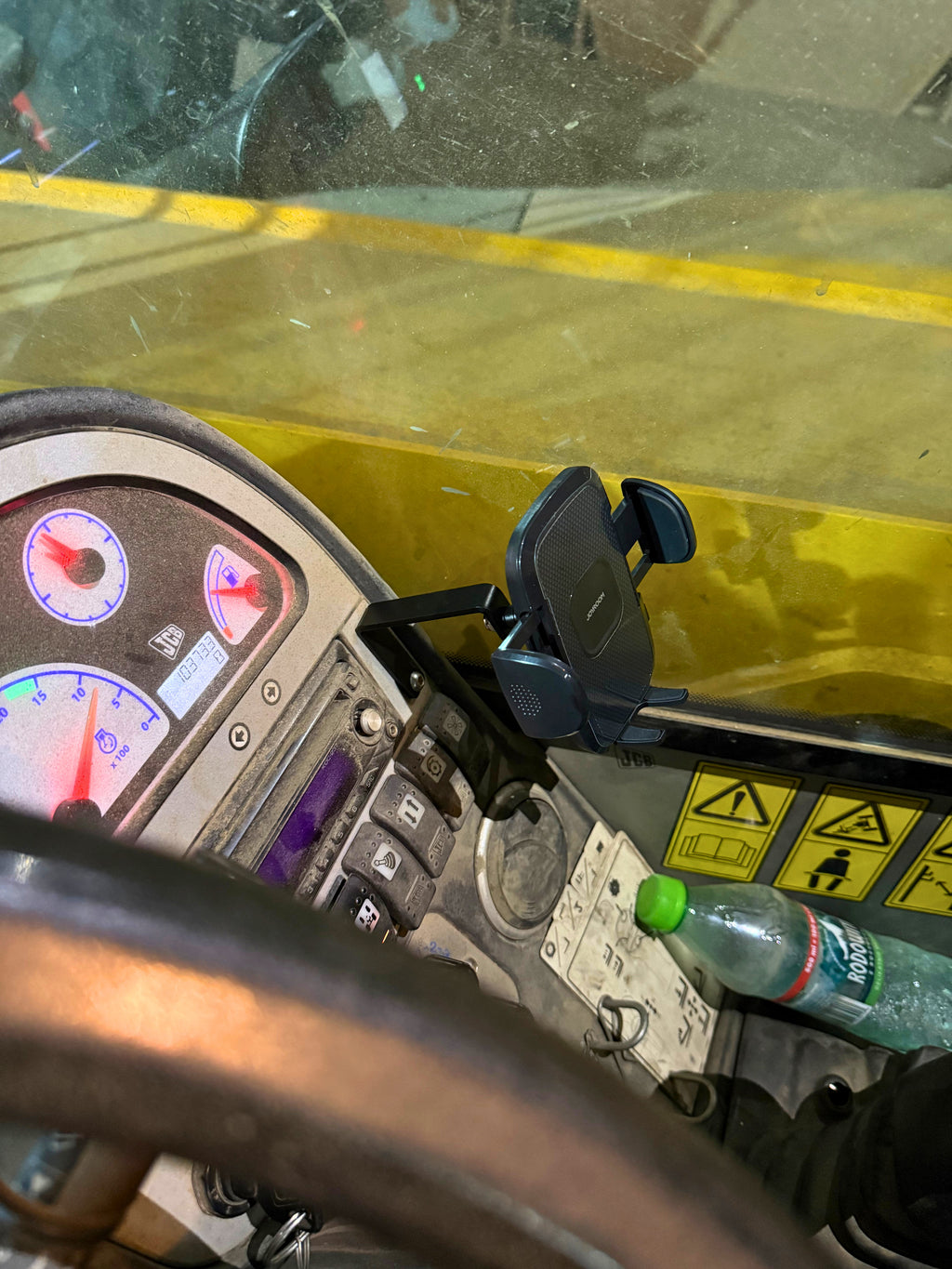 JCB no monitor